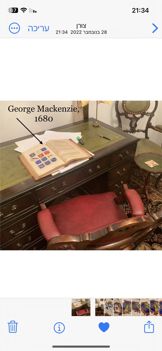 NatisArms's tweet image. 1/2… I’m looking for a solid fact about this man put there as an #compartment for this coat of arms. 
Taken from the heraldic guide published in 1680 in Scotland, a work of George Mackenzie. 
The arms of Robertson of Struan, Chief of Duncan. 
#heraldry #LesArmiariesDuVendredi