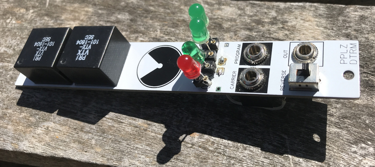 noyzelab's tweet photo. NYZ - PPLZ DTRM model 1604 ringmod now up on VEMIA => 

https://t.co/c0e8RIYgk3 https://t.co/NG6W3Qrk7t