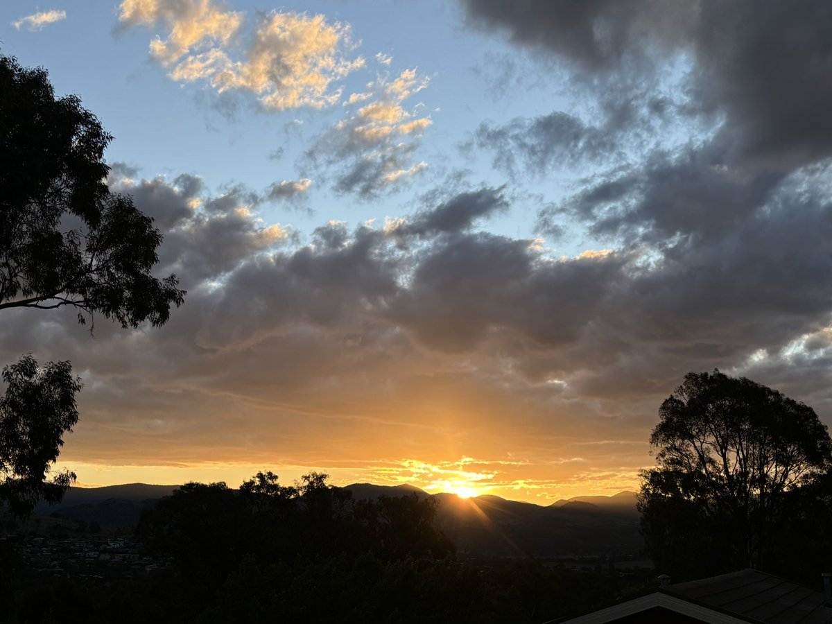 chifley_alison's tweet photo. Sunset in #Conder
#LanyonValley #Canberra https://t.co/qu5AaCYqIL