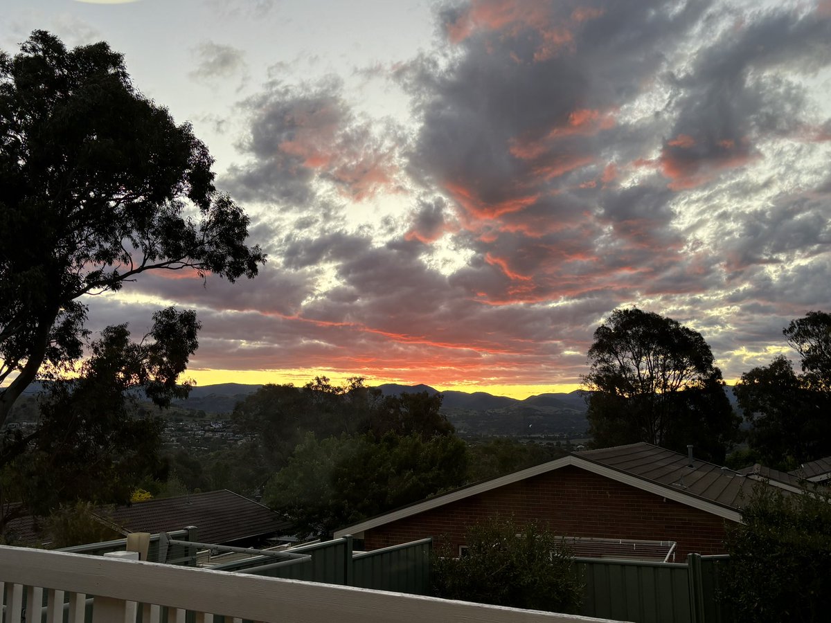 chifley_alison's tweet photo. Sunset in #Conder
#LanyonValley #Canberra https://t.co/qu5AaCYqIL