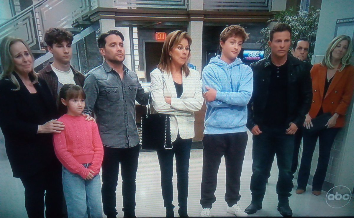 kwp83's tweet image. I say this with my whole chest:

@valentinifrank is a pathetic little worm who doesn't even deserve a job as a dog catcher, let alone an EP!  Please resign, sir, and ride off into the sunset, never to be heard from again!  #GH #GeneralHospital #IStandWithKellyMonaco #FireFrank