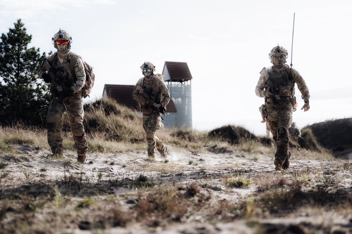 BelgiumDefence's tweet photo. Avec près de 280 militaires 🇧🇪 déployés plus d’une semaine au 🇩🇰, l’exercice Yellow Condor 2024 a permis de tester de nouvelles technologies, tout en renforçant la coopération entre unités belges et étrangères #SOLTG https://t.co/aFE4afRhwg https://t.co/5Qn8kkOoeq
