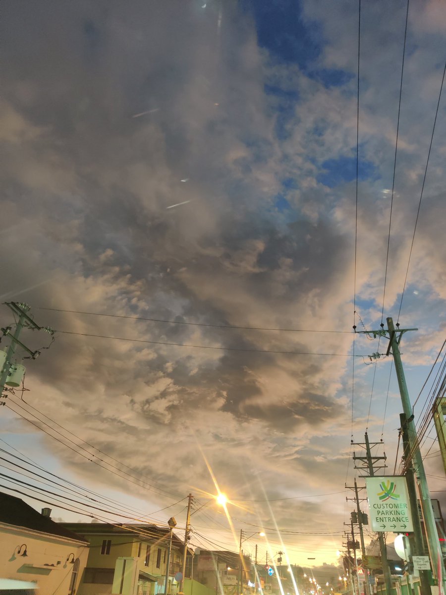 droughtrini's tweet photo. Interesting clouds this morning after the rain https://t.co/zHN1m2uV7x