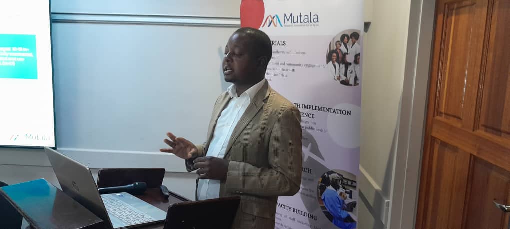 CorahOnline's tweet photo. @Takuratk of @MutalaTrust_zw says there is need to debunk the misinformation surrounding the use of human papillomavirus vaccines in communities.
@IRIglobal @TariroMakadzang @MoHCCZim @cv_zim @healthtimeszim @la_facade12 @paulinechateuk1 @TsitsiMashiri @HarareResidents https://t.co/GzS6G2HaWd