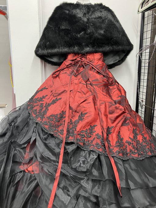 黒執事 マダムレッド コスプレ衣装 夜会ドレス ウィッグ・パニエ付き 入荷情報】 #黒執事 #マダム・レッド 夜会ドレス 既製品改造 女性用L