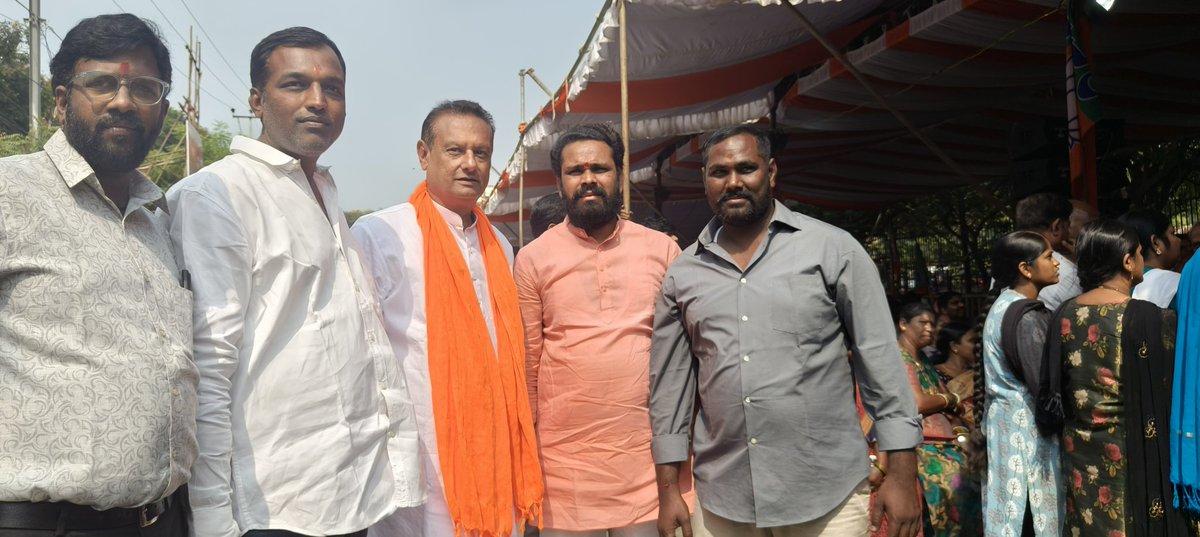 iamgopalvakode's tweet photo. In support to victims who are losing their house in the name of beautification project on the river Musi, Today took part in Maha Dharna organised by Telangana BJP near Indra Park
@kishanreddybjp @Eatala_Rajender 
@mahendersevalla
@iamnitinnandkar 
@BJP4India @BJP4Telangana https://t.co/KTgAKe5Y58
