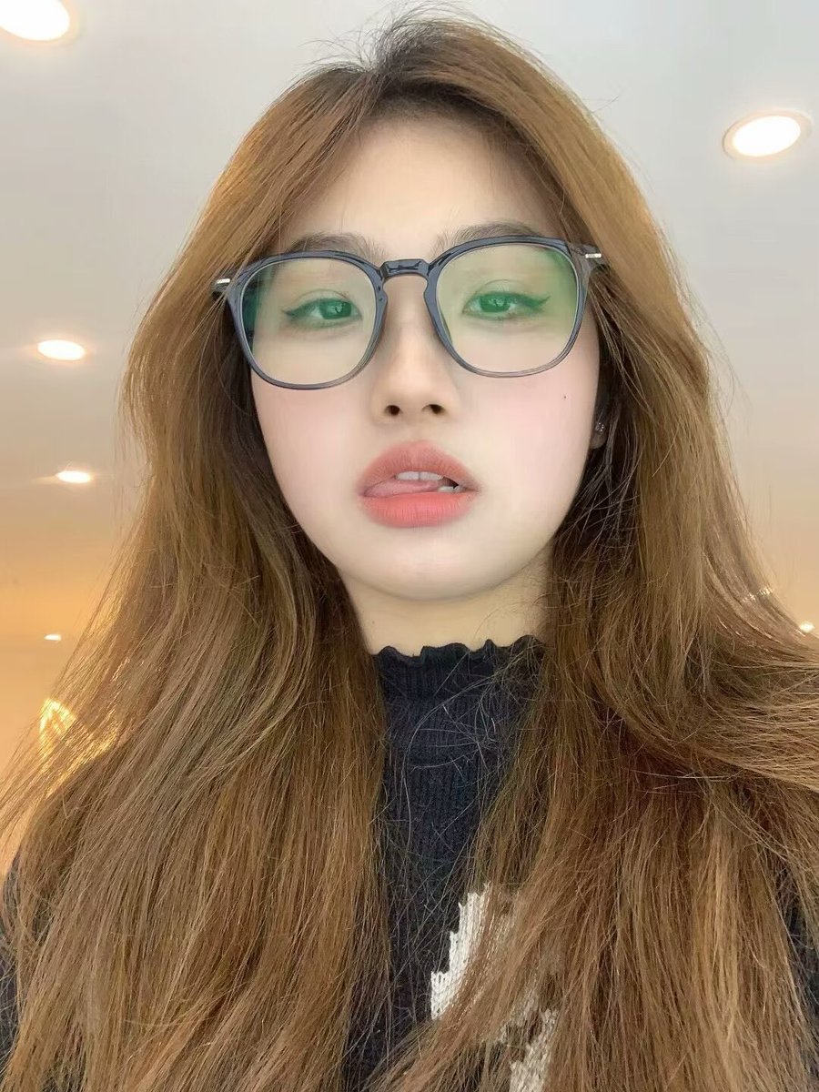 【网友投稿 No.1130】反差眼镜小姐姐 #眼镜娘 #眼镜妹 #投稿 #反差 #投稿曝光 #女友 #女友分享 #女友系列 #女同学 #女同事 https://t.co/MasbUPVqdw
