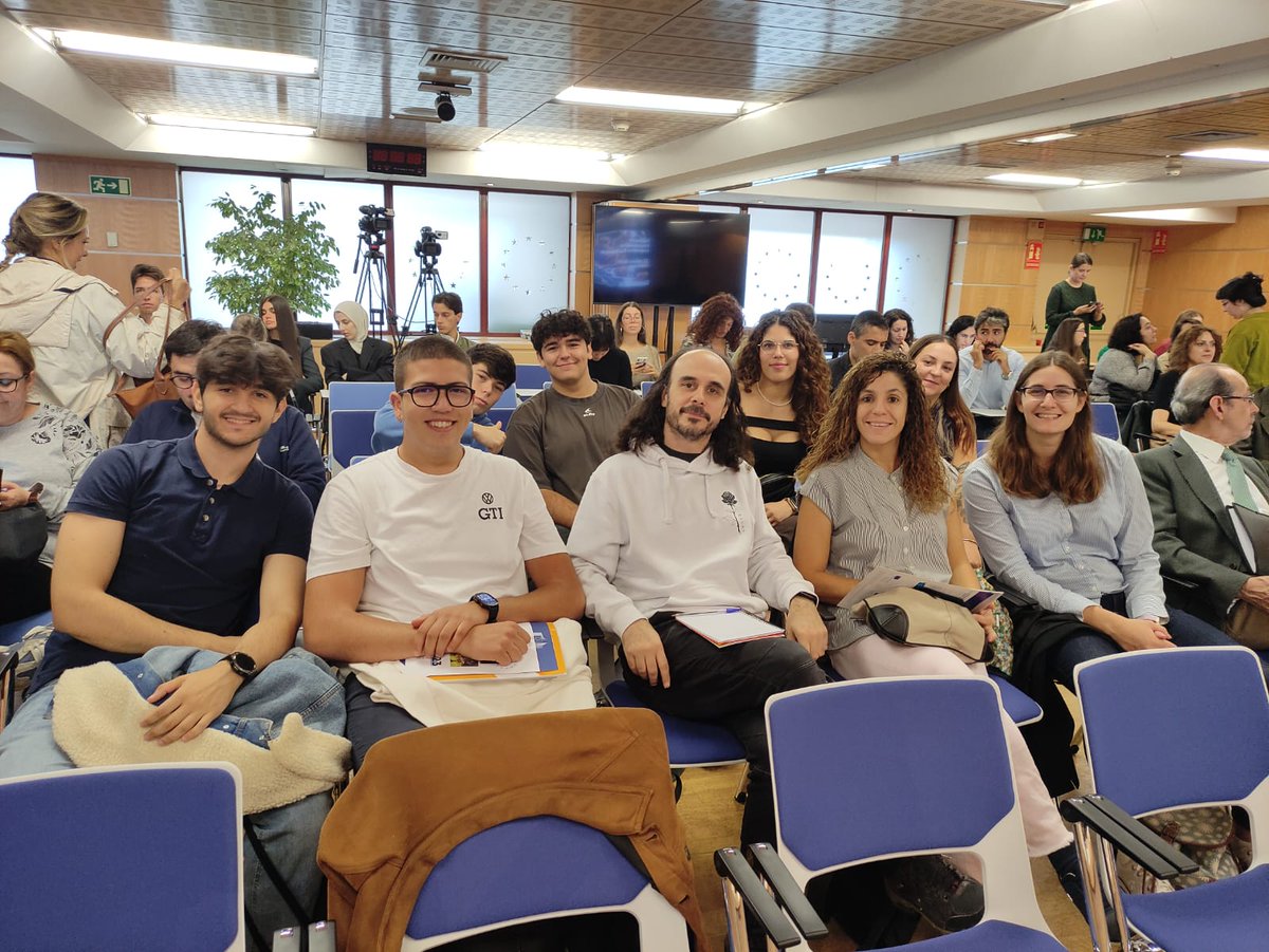 iesavellaneda's tweet photo. El pasado día 22 de Octubre de 2024, algunos embajadores junior y senior de nuestro IES Alonso Avellaneda, participaron en la jornada del Parlamento Europeo en Madrid, a la formación sobre el "Procedimiento Legislativo Europeo"

#iesalonsoavellaneda #parlamentoeuropeo #ue https://t.co/0SkFsQAgPt