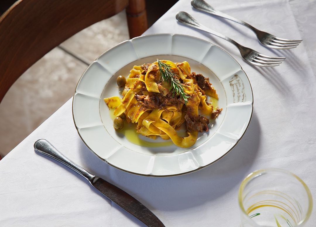 Celebrate #WorldPastaDay with a delicious "Tuscan twist"!
🍝 Indulge in the rich flavours of pappardelle with wild boar ragu and share with us a photo of your favourite pasta!
Find out more about traditional fresh pasta: bit.ly/HmadePasta
ph. hugh_nt_johnson