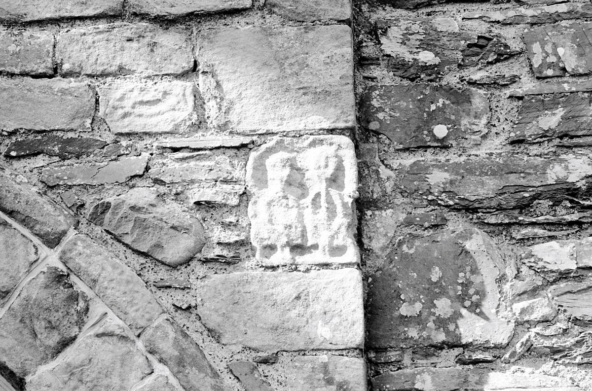 #FindsFriday we will take a look at some of the stone excavated and found on-site at the Priory. An incomplete slab with a carved cross, 3D model by Global Digital Heritage buff.ly/3A9YM0d . Then some images of the figures found around the romanesque doorway in the Priory