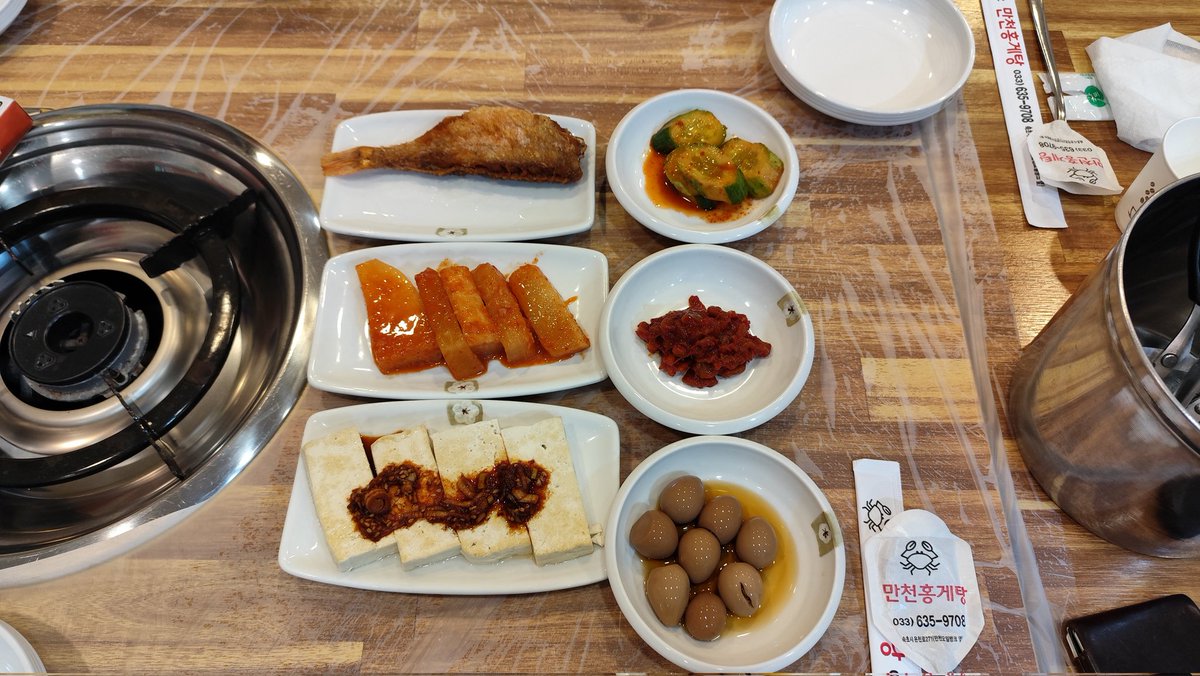 자리만 차지하는 반찬 없이 홍게 중심의 알찬 식사!!!! #만천홍게탕 #속초 #강원도