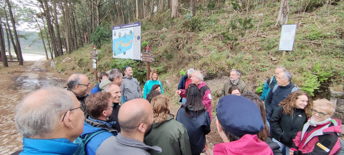 Esta semana presentamos los resultados del proyecto #NbS4Water en las XVIII Jornadas de Investigación de la Red de Parques Nacionales en Baiona, Pontevedra. También visitamos el Parque Nacional de las Islas Atlánticas. ¡Un placer compartir nuestro trabajo en este entorno único!
