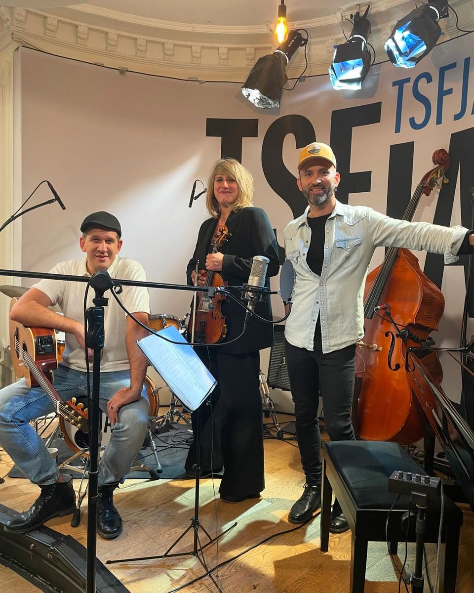 « 45 », c’est son âge et le titre du nouvel album de la chanteuse et violoniste Aurore Voilqué qui raconte cette nouvelle page à travers 10 compositions originales accompagnée par les excellents Sebastien Giniaux et Fabricio Nicolas Garcia.