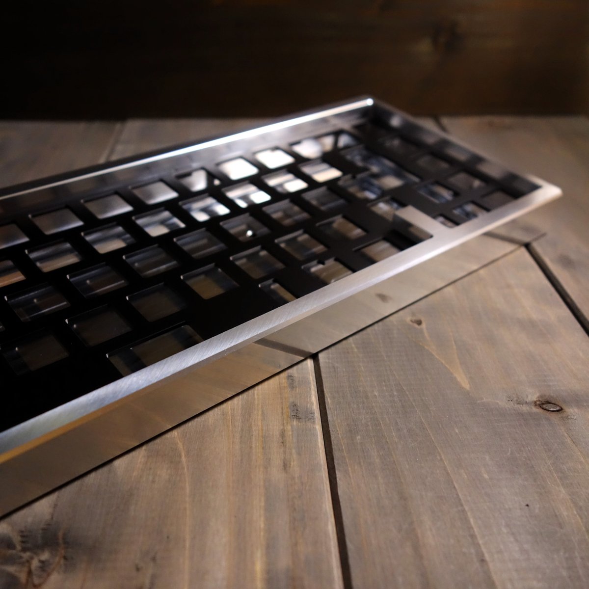 Krush65、到着。
あの価格でRaw-AluとCopperの無敵コンビができるとかそりゃ買っちゃいますって。
ツールマークもたまらんですな。
#自作キーボード