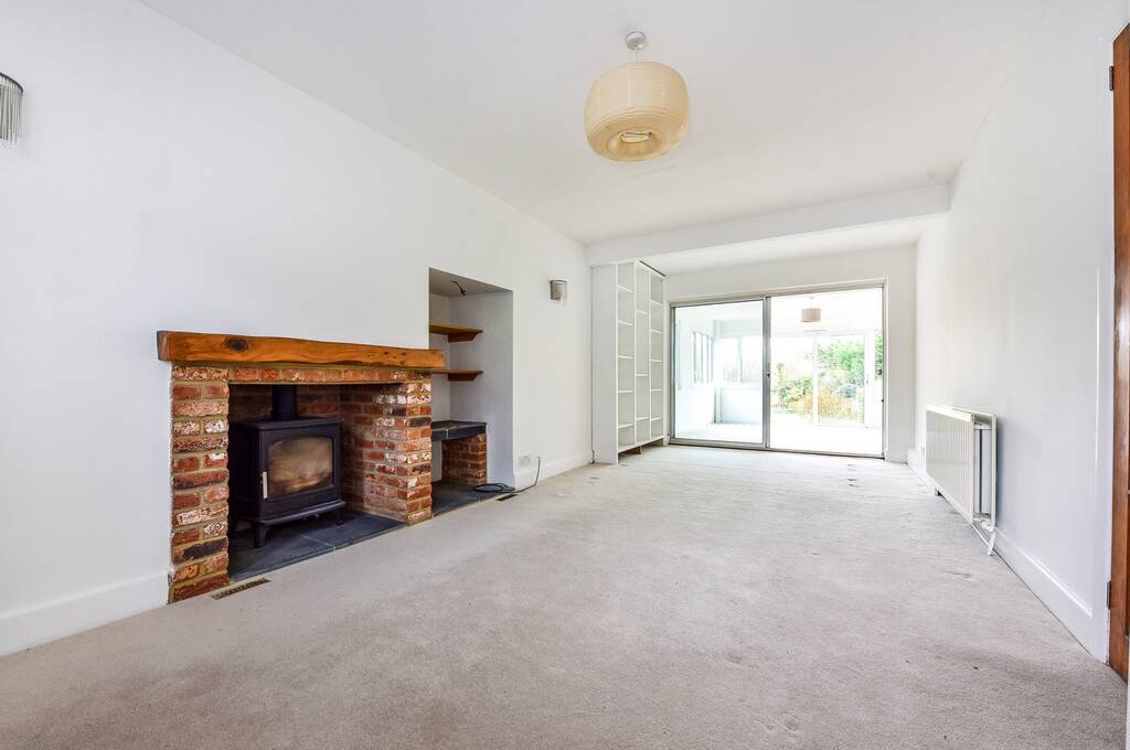 Located a short distance from the <a href="/ItchenorSC/">Itchenor Sailing Club</a> , this detached &amp; spacious #property, with lovely gardens of approximately a third of an acre &amp; the benefit of a detached garage &amp; studio, is on the market. ⭐️ #propertyforsale #itchenor #westsussex #todanstee todanstee.com/cgi-bin/proper…