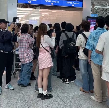 AboutMusicYT's tweet photo. Incheon Airport will open a separate entrance for celebrities, to avoid big gathering and safety concerns. https://t.co/xsYQsFuAz9