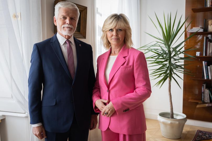 AliZenSRakPrsu's tweet photo. Jsme nesmírně hrdé a šťastné, že se již podruhé do naší kampaně Pink@Work zapojil pan prezident Petr Pavel @prezidentpavel s manželkou Evou. Velice si Vaší podpory vážíme. Děkujeme ❤️
#pinkatwork
#strongertogether
@ThinkPinkEurope https://t.co/wuDnEkq2ps