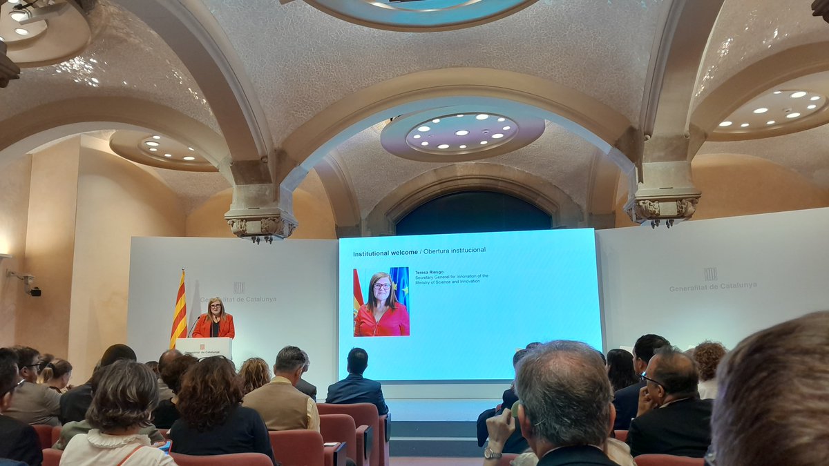 icn2nano's tweet image. @TeresaRiesgo, Secretaria General de #Innovación del @CienciaGob: &quot;Para potenciar la electrónica, la micro y la nano, necesitamos finaciación y cooperación. Así aumentaremos el número de patentes y productos que nazcan de nuestra #investigación y reduciremos el &quot;#LabToFab gap&quot;.