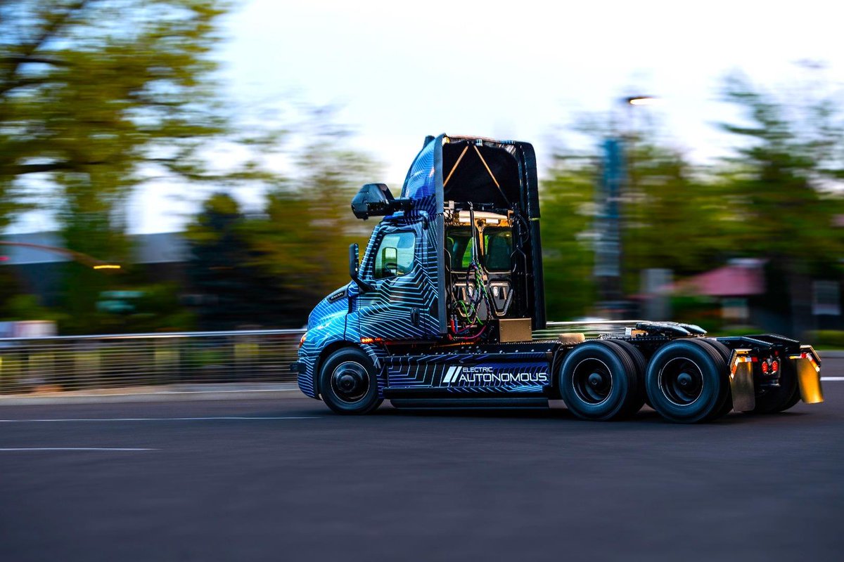 AutoTraderComm's tweet image. According to a recent IDTechEx report, massive global progress has been made when it comes to driverless trucks. Is South Africa prepared to implement this technology? Read more: bit.ly/4f5qLNp