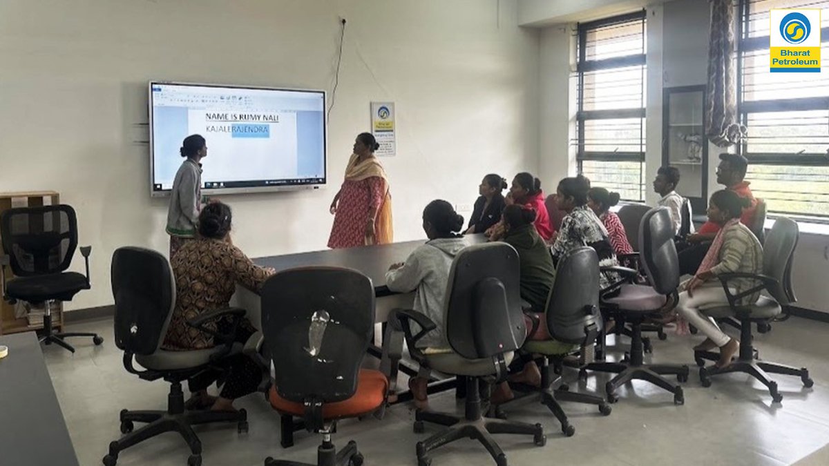 BPCLimited's tweet photo. Empowering young women through skill development! 

In partnership with Swa-roopwardhinee Institute, BPCL is providing vocational training to over 1,000 underprivileged girls and women in Pune. Free hostel facilities for 25 students are also being provided as part of this initiative. From General Nursing to Fashion Designing, these programs are transforming lives and helping build a brighter future.

#BPCL #CSR #EmpoweringWomen #SkillDevelopment #Swaroopwardhinee #CreatingOpportunities #BuildingFutures