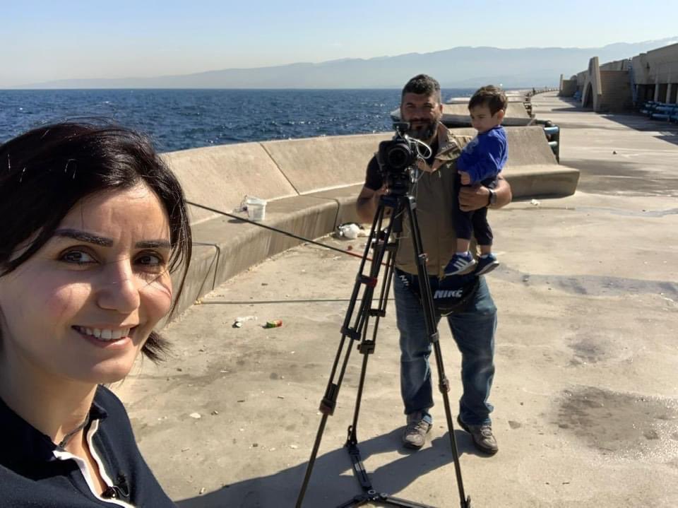 almuariza's tweet photo. 🔴Llegan a #Beirut los cadáveres de los periodistas asesinados la pasada madrugada en un ataque israelí, en el sur de Líbano. 
“Mi hijo es un héroe. Ha perdido la vida por querer contar la verdad”, nos dice el padre de Ghassan, uno de los cámaras fallecidos. 
Siempre trabajaba con la reportera Ogarite Dandache, quien me ha compartido fotos suyas con su ”cámara de toda la vida”. “Se me ha ido una parte de mí.