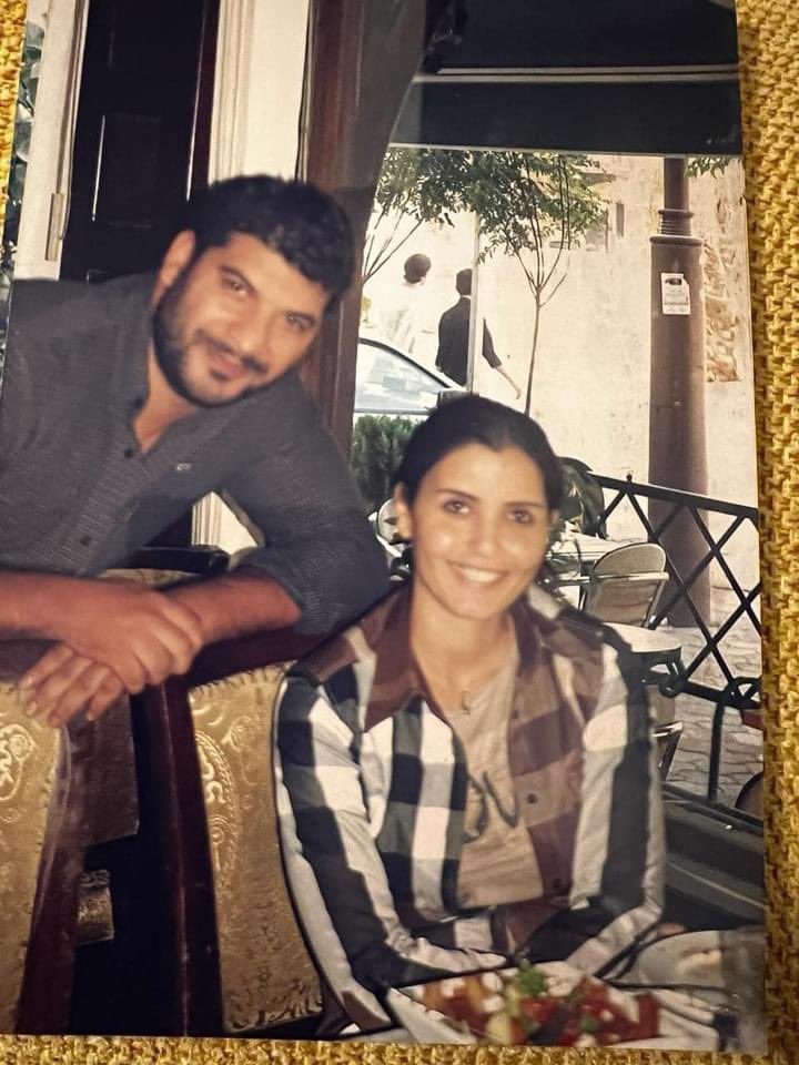 almuariza's tweet photo. 🔴Llegan a #Beirut los cadáveres de los periodistas asesinados la pasada madrugada en un ataque israelí, en el sur de Líbano. 
“Mi hijo es un héroe. Ha perdido la vida por querer contar la verdad”, nos dice el padre de Ghassan, uno de los cámaras fallecidos. 
Siempre trabajaba con la reportera Ogarite Dandache, quien me ha compartido fotos suyas con su ”cámara de toda la vida”. “Se me ha ido una parte de mí.