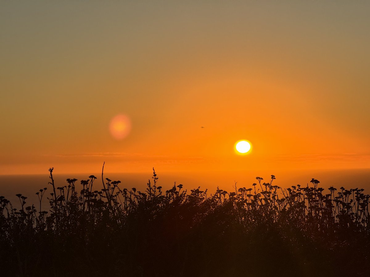 BAYC189's tweet image. One of the most beautiful sunset I've ever seen, on CA-1
自驾途中，正赶上一号公路旁的绝美日落