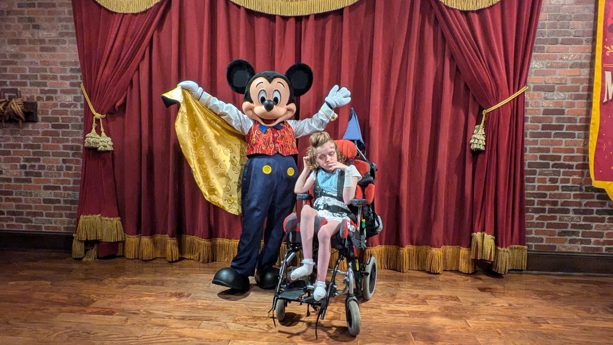 The Florida students had a great time meeting their favourite <a href="/Disney/">Disney</a> characters 🤩😍😁

#Florida #charity #memories #goodtimes #disney
