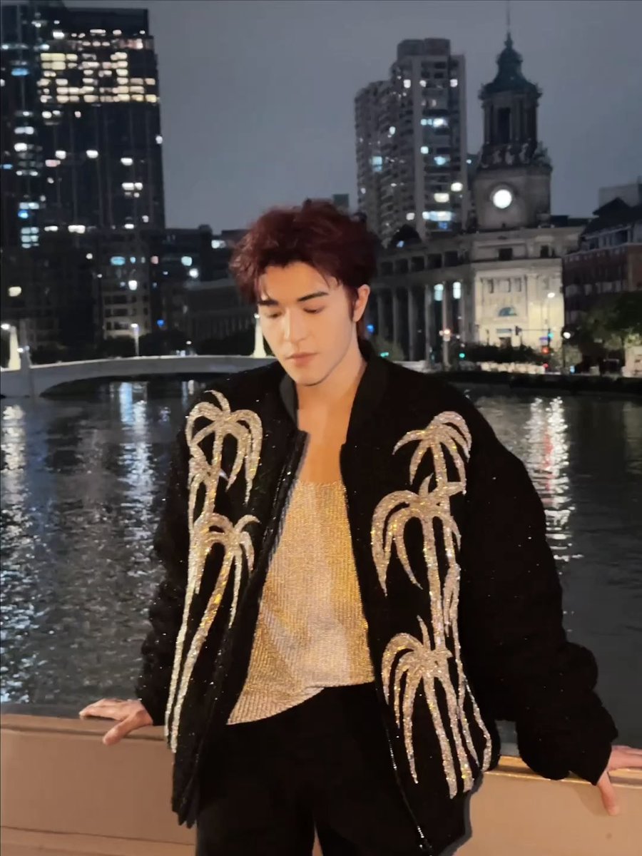 patrick_pppat's tweet photo. miss my red hair 😭😭😢
-
shanghai night view 🌃 https://t.co/lie9gyX5bP