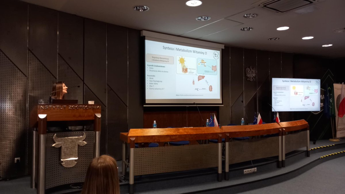 Ag_Bieniek's tweet photo. Dziś odbyła się obrona pracy doktorskiej naszej koleżank mgr inż. Alicji Wierzbickiej @LabOfMolGen Praca dotyczyła suplementacji witaminy D: perspektywa literaturowa, badania transkryptomiczne i epigenomiczne. Serdecznie gratulujemy!!! 👏🏆🏅 @iz_pib https://t.co/kKADNuqIz6