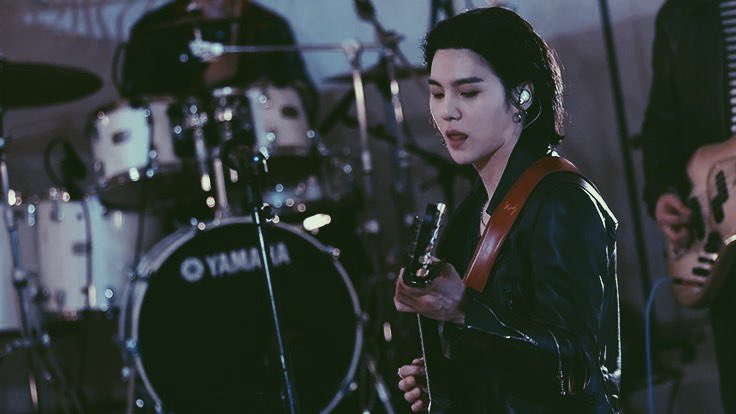 mygrchive's tweet photo. this yoongi and this jin belong in a rock band together 🎸 🎤 https://t.co/LrLMritmB3