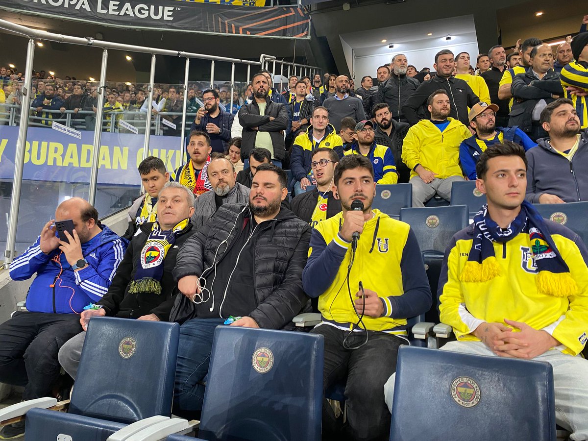 1907unifeb's tweet photo. #ÜnifebCares projeleri kapsamında yürüttüğümüz "Görmezden Gelme" projesini Fenerbahçe - Manchester United maçında gerçekleştirdik. https://t.co/0HidpIJsbq