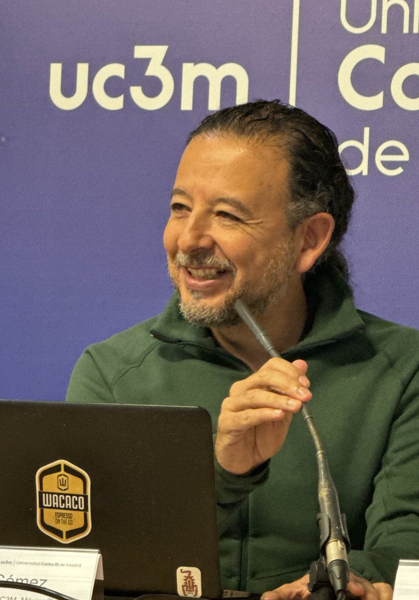 El profesor Rodrigo Gómez (<a href="/rggja/">Rodrigo Gómez</a>) presenta la comunicación 'SVOD Concentration and Competition in Mexico' 

#SeminarioDivAv24