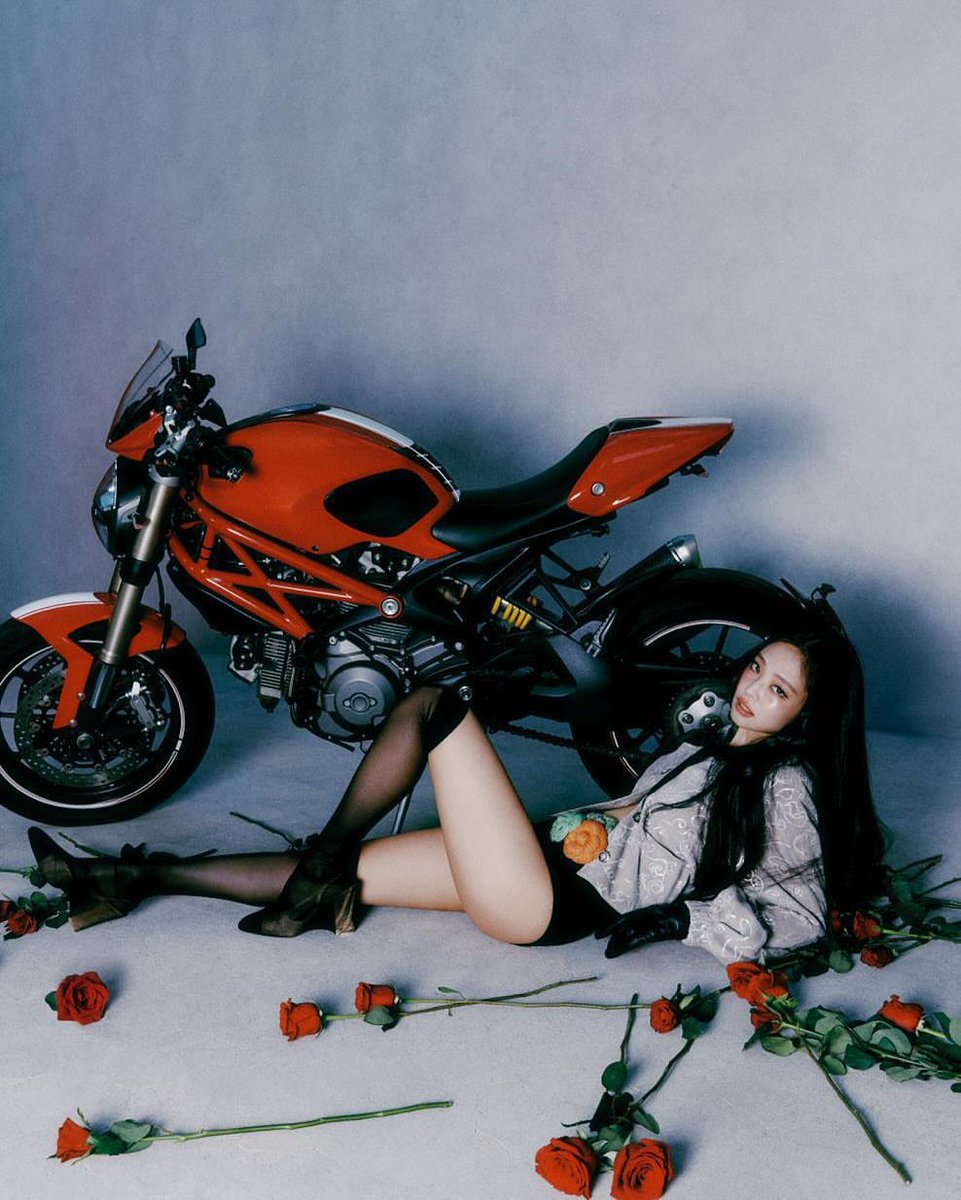 blackpinkbabo's tweet photo. Jennie IG update 🩵 @Blackpink https://t.co/zznpnUHkW3