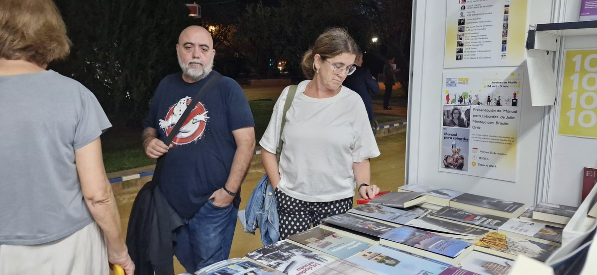 Extravertida Editorial (@extravertida_ed) on Twitter photo Nos encanta los lectores y las lectoras que nos visitan. Día y noche en la <a href="/FLSevilla/">Feria Libro Sevilla</a> y a lo lola. ¡Si nos queréis venirse! #feriadellibrodesevilla Nos encanta los lectores y las lectoras que nos visitan. Día y noche en la <a href="/FLSevilla/">Feria Libro Sevilla</a> y a lo lola. ¡Si nos queréis venirse! #feriadellibrodesevilla
