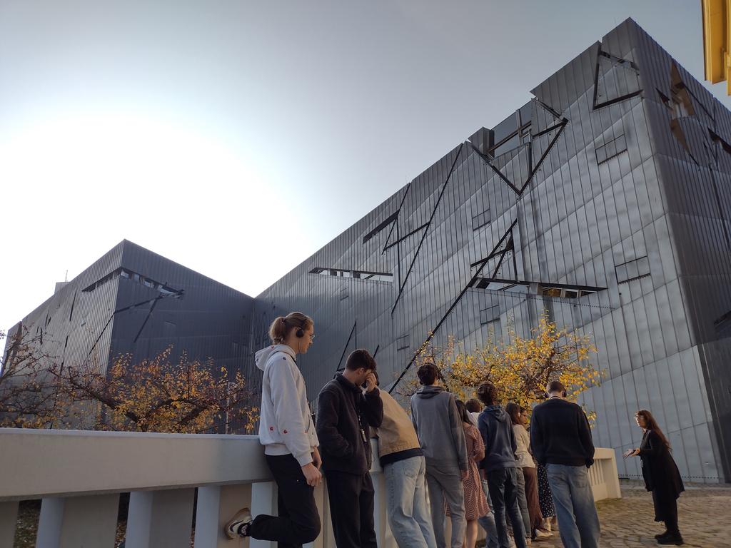 Rachel erzählt am JMB. <a href="/RGSHWMfl/">RGSHWMFL</a> <a href="/German1Ahs/">AHS German</a>