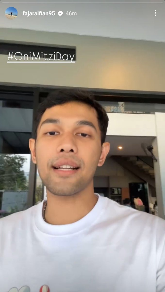 sbtmskn's tweet photo. it's always ajay😭

ginting: *diem-diem bae, private*
ajay: tidak akan kubiarkan satu dunia tidak dapat info👹👹👹 https://t.co/k19hRV1xNv