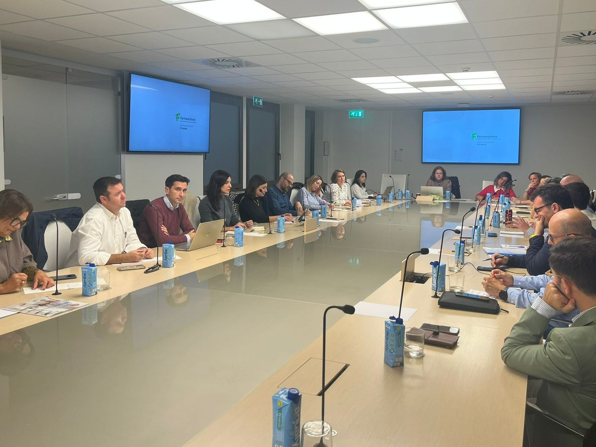 🥼 La Vocalía Nacional de Ortopedia, con @MCmijimoll al frente, celebra en la sede de <a href="/Farmaceuticos_/">Consejo General Colegios Farmacéuticos</a> su asamblea para avanzar el calendario de trabajo de 2025.
#VocalíasNacionales