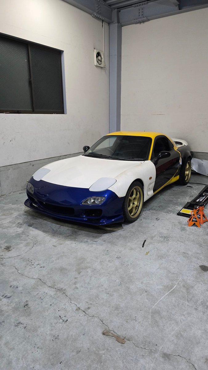 tnp_channel's tweet photo. どなたかFD3Sのリトラカバー左右余ってないですか？
多少割れてても大丈夫です！
買います　大阪です
#rx7 #FD https://t.co/bkXUbXjGqK