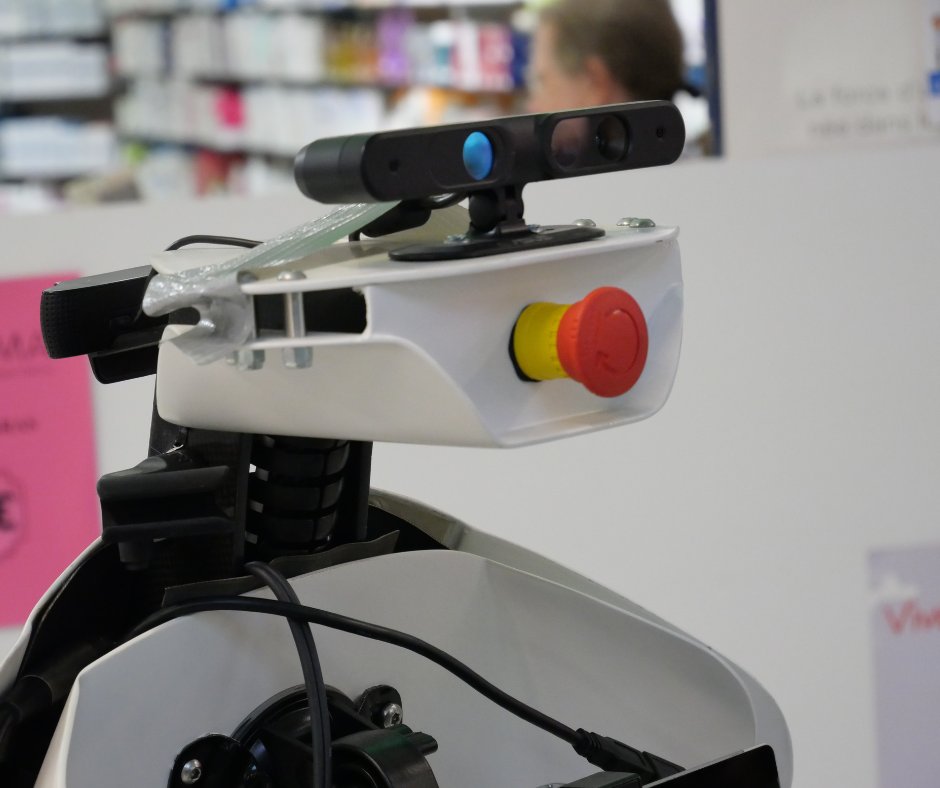 Université de Caen Normandie (@universite_caen) on Twitter photo Les robots de l'<a href="/Universite_Caen/">Université de Caen Normandie</a> étaient au centre co. <a href="/CotedeNacreCaen/">Centre Commercial Côte de Nacre</a> ! 🤖
Les équipes du <a href="/GreycLab/">GREYC</a> ont présenté un fauteuil roulant autonome contrôlé par #IA, conçu pour les PMR. Cadomus, le robot-guide, était lui aussi présent pour orienter les visiteurs dans les boutiques. Les robots de l'<a href="/Universite_Caen/">Université de Caen Normandie</a> étaient au centre co. <a href="/CotedeNacreCaen/">Centre Commercial Côte de Nacre</a> ! 🤖
Les équipes du <a href="/GreycLab/">GREYC</a> ont présenté un fauteuil roulant autonome contrôlé par #IA, conçu pour les PMR. Cadomus, le robot-guide, était lui aussi présent pour orienter les visiteurs dans les boutiques.