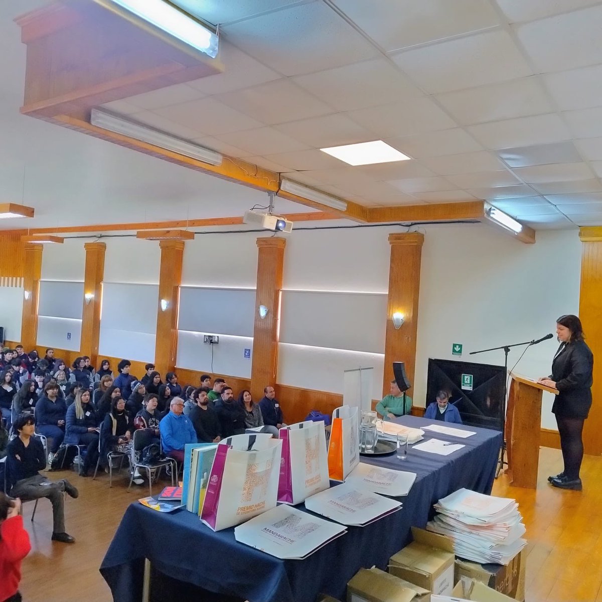 La convocatoria fue un éxito y la entrega de libros muy emotiva.

😵‍💫Saber de  la CANTIDAD de estudiantes, docentes y directivos que asistió… Nos enorgullece🥹. El crecimiento en estos años es impactante.