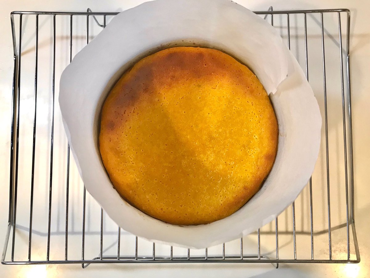 mainooyatsu's tweet photo. かぼちゃケーキ、今年も焼きました！小さい頃に作ってもらった思い出のレシピです🎃 https://t.co/BXOw02bWey