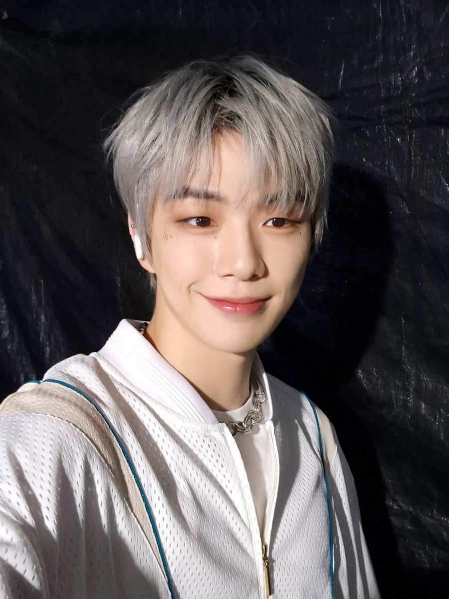 kd_officialx's tweet photo. [📸] 241025 <뮤직뱅크> 완료❤️

#강다니엘 #KANGDANIEL
#ACT #Electric_Shock https://t.co/7utuoJ3STf