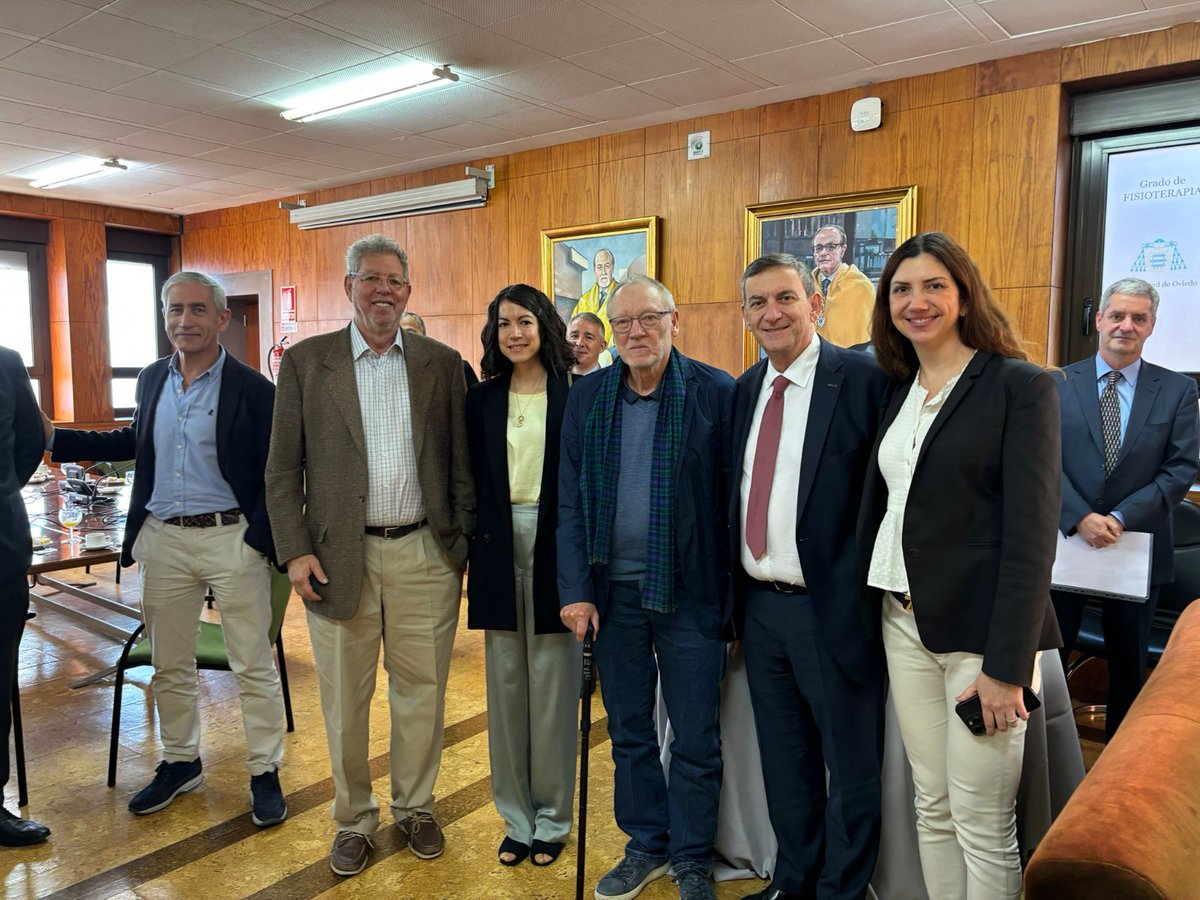 Sociedad SEEN (@sociedadseen) on Twitter photo 🌍📷Ayer, en el marco de los Premios Princesa de Asturias, nuestro presidente <a href="/ibernabeu/">ibernabeu</a>, y varios miembros de la SEEN, la Dra. <a href="/anidehollanda/">Ani de Hollanda</a>, <a href="/MariaRiestra_1/">María Riestra</a>, Edelmiro Menéndez, <a href="/Jessica_Ares_B/">Jessica Ares</a> y <a href="/EliasDelgado_/">Elias Delgado</a> se reunieron en Oviedo con los descubridores del GLP-1, 👇 🌍📷Ayer, en el marco de los Premios Princesa de Asturias, nuestro presidente <a href="/ibernabeu/">ibernabeu</a>, y varios miembros de la SEEN, la Dra. <a href="/anidehollanda/">Ani de Hollanda</a>, <a href="/MariaRiestra_1/">María Riestra</a>, Edelmiro Menéndez, <a href="/Jessica_Ares_B/">Jessica Ares</a> y <a href="/EliasDelgado_/">Elias Delgado</a> se reunieron en Oviedo con los descubridores del GLP-1, 👇