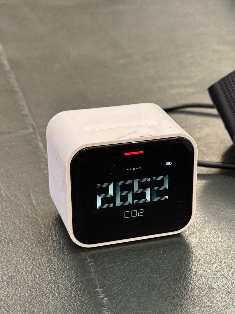 EmmetMcDB's tweet image. Indoor air quality in Belfast City Hall this morning. A reading of over 1800 is considered very high… 

#CleanIndoorAir