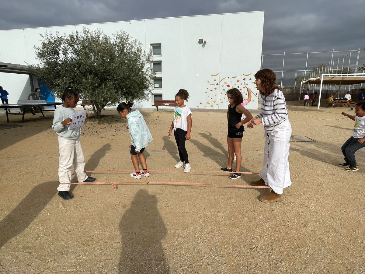 EscolaColors1's tweet photo. A @EscolaColors1 engeguem la dinamització dels patis amb jocs tradicionals i populars fomentant l’ús de la llengua catalana, com a acord del taller l’ULAE @SSTTMVO https://t.co/47ZSvbmDfo