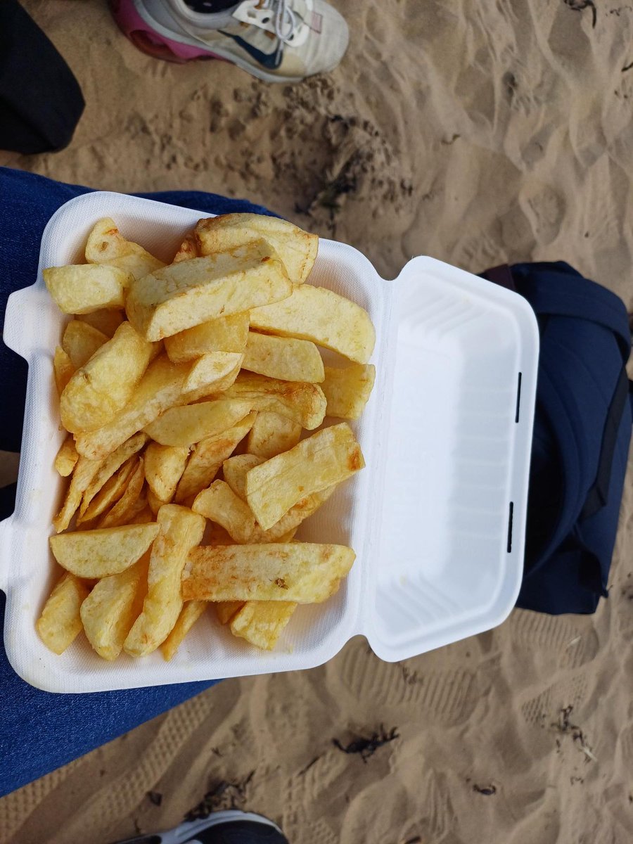 Todcaster and Sherburn Cafe paid a visit to Scarbados 🌻😎. 
They were treated to delicious ships and ice cream.
They enjoyed a walk on the beach and a stroll around a couple of the indoor markets.
It was indeed a great day!

#hortonhousing #serviceactivities