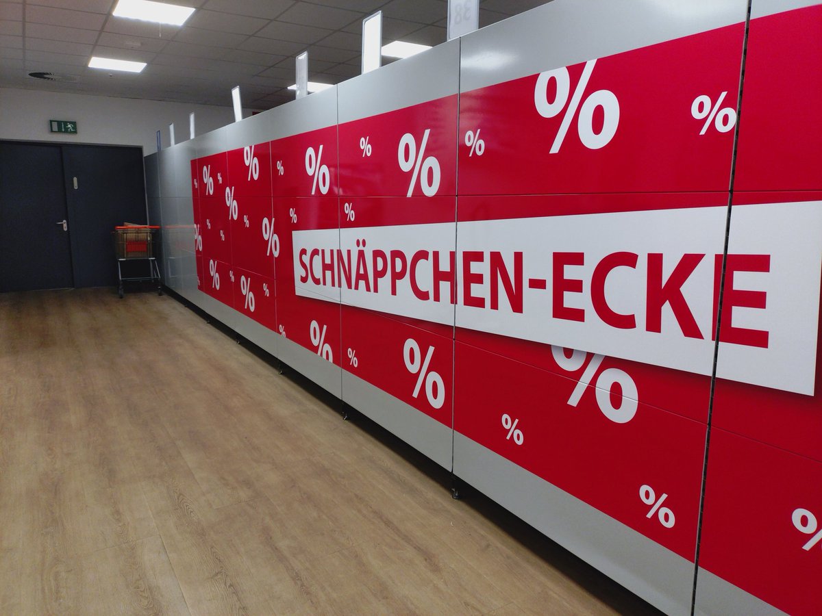 Eckerlstehen auch für Wagerl? Was es wohl angestellt haben mag?
<a href="/Wagerlkunst/">Einkaufswagenkunst</a>