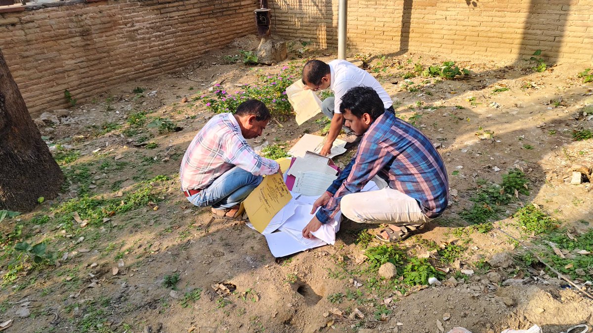 CBCLucknow's tweet image. स्वच्छता ही सेवा स्पेशल कैंपेन 4.0 के तहत केंद्रीय संचार ब्यूरो, लखनऊ के द्वारा एक पेड़ मां के नाम अभियान में वृक्षारोपण, कार्यालय में स्वच्छता अभियान और पुराने अनुपयोगी रिकॉर्ड का नियमानुसार निस्तारण। कुछ दृश्य👇🏻