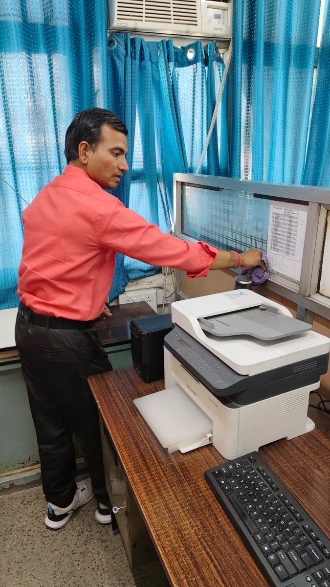 CBCLucknow's tweet image. स्वच्छता ही सेवा स्पेशल कैंपेन 4.0 के तहत केंद्रीय संचार ब्यूरो, लखनऊ के द्वारा एक पेड़ मां के नाम अभियान में वृक्षारोपण, कार्यालय में स्वच्छता अभियान और पुराने अनुपयोगी रिकॉर्ड का नियमानुसार निस्तारण। कुछ दृश्य👇🏻